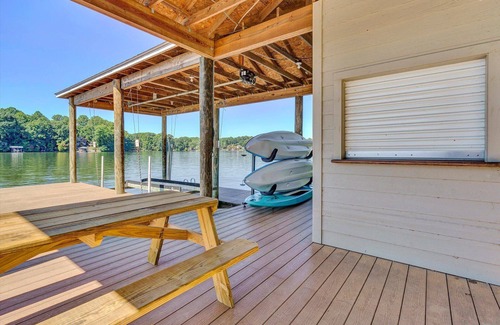 Goodview House | BALOO LAGOON-DOG FRIENDLY, GREAT VIEWS