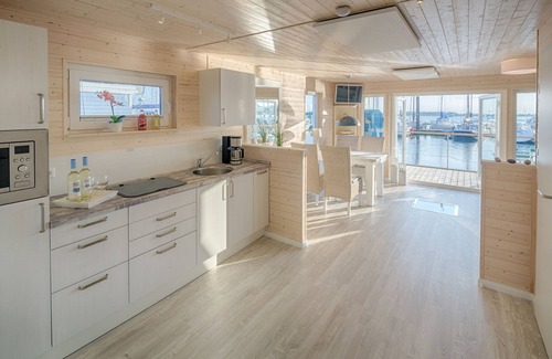 Heiligenhafen Boat Rental | Baltic Sea houseboat Swantje on the beach Heiligenhafen/Ortmühle