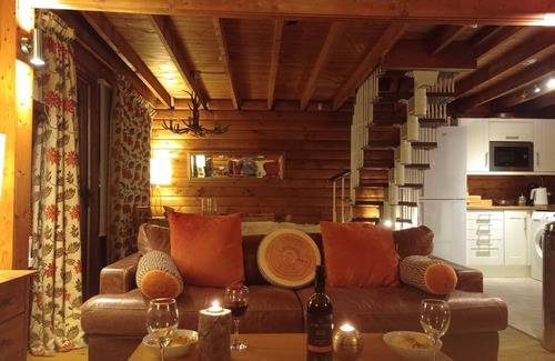 Strathyre Cabin | Balvaig River Log Cabin, with wood burning stove, alpine charm on water's edge