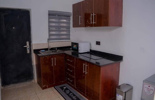 Surulere Apartment | Bamgbose Apartments - Sleeps 2 - Parking - WiFi