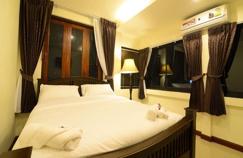 Samphao Lom House | Ban U Thong Accommodations