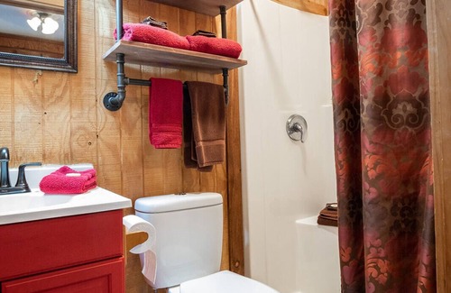 Bandera Hotel | Bandera Bunkhouse On Main #2