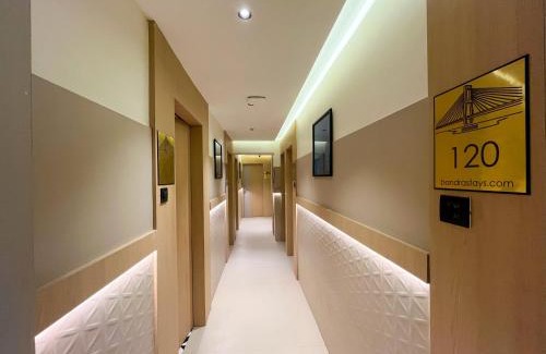 Bandra East Hotel | Bandra Stays