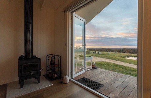 Seaton Cabin | Banjos Cabin Gippsland | Valley Views · Luxury Eco Escape | Pond Valley Views Fi
