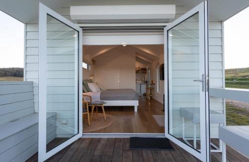 Seaton Villa | Banjos Cabin Gippsland - Luxury Eco Stay w King Bed & Pond Valley Views