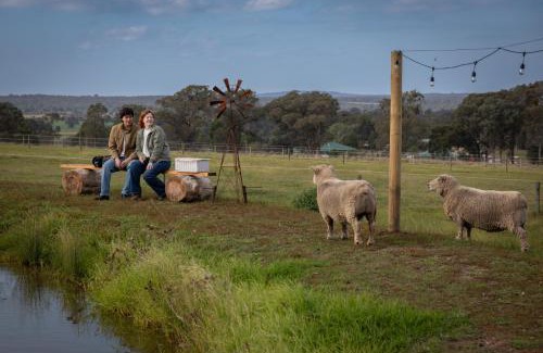 Seaton Villa | Banjos Cabin Gippsland - Luxury Eco Stay w King Bed & Pond Valley Views