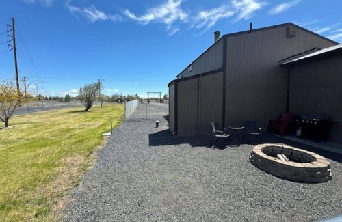 Redmond House | Bar, pool table, dart board and 2 bedrooms, what else do you need?