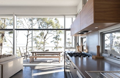 Sandford House | Baragoola Retreat - Luxury Waterfront Property in the Southern Tasmanian Bush