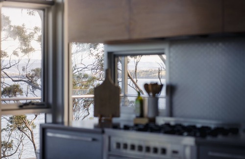 Sandford House | Baragoola Retreat - Luxury Waterfront Property in the Southern Tasmanian Bush