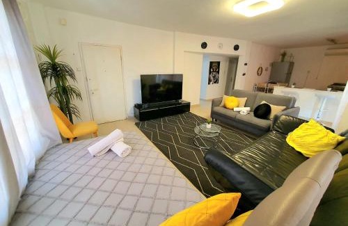 Eilat Apartment | Barak Royal suites 20 Garden jacuzzi - ג'קוזי בחצר