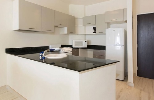 Blue Waters House | Barbados Escape: Kitchenette, Outdoor Pool, Free Beach Sunbeds, Great Views!