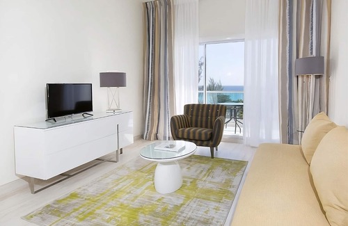 Blue Waters House | Barbados Escape: Kitchenette, Outdoor Pool, Free Beach Sunbeds, Great Views!