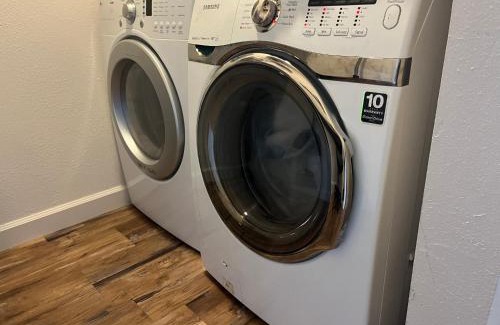 Westminster Apartment | Barber Blue Ranch Escape Alpaca & Emu & You