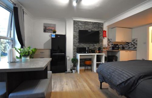 Barbican Apartment | Barbican Studio EC1M central Sleeps 3