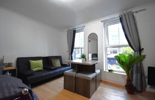 Barbican Apartment | Barbican Studio EC1M central Sleeps 3