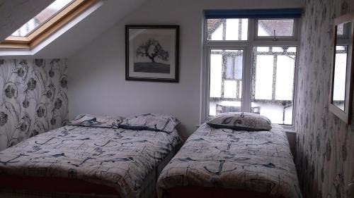 Paignton House | BARBIE HOUSE , 2 Bedroom Garden Apartment with Private Car Space , Opposite Paignton Pier , 2 Double Beds , 2 Single beds Kitchen & Air Fryer , Reception to Help you