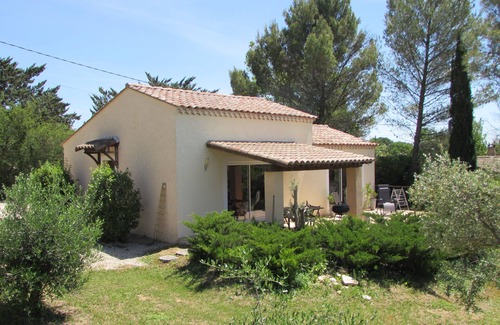 Barjac Cottage | Barjac Villa Pastis - Self-catering cottage with swimming pool and view of the Cevennes mountains