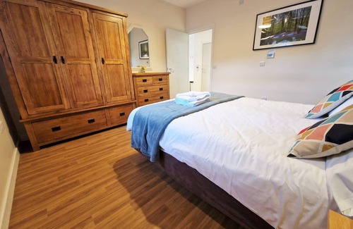 Ivinghoe Cottage | Barley End - a two bedroom, sleeps 3 that sleeps 3 guests in 2 bedrooms