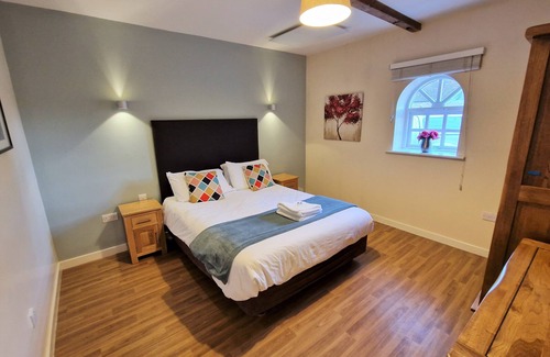 Ivinghoe Cottage | Barley End - a two bedroom, sleeps 3 that sleeps 3 guests in 2 bedrooms