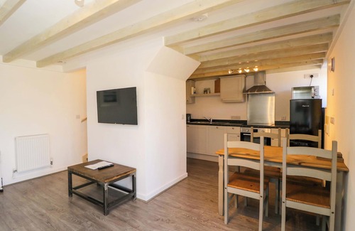 Frome Cottage | BARN COTTAGE, character holiday cottage, with pool in Frome