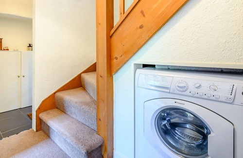 Lindale Cottage | BARN OWL COTTAGE, family friendly, with a garden in Lindale