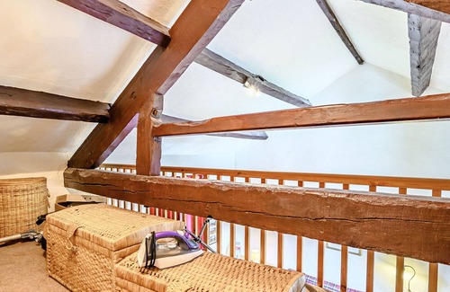 Lindale Cottage | BARN OWL COTTAGE, family friendly, with a garden in Lindale