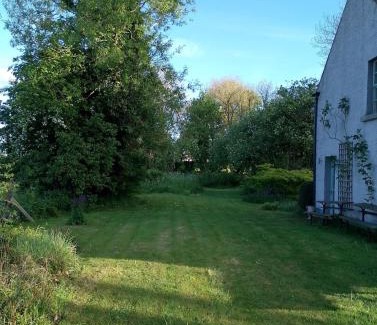 Moone Apartment | Barn Retreat with Mountain Views