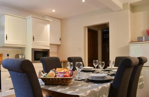 Denton House | Barn Terrace - 28972