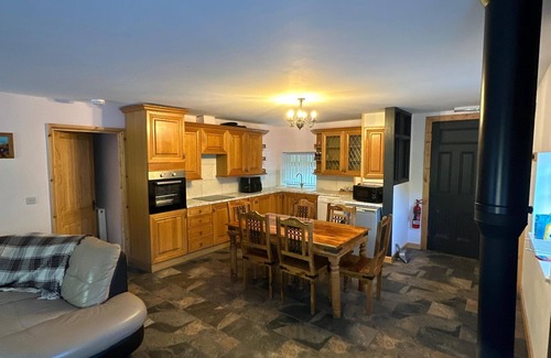 Abercwmboi House | Barn with hot tub - Near Brecon, Zip World & Cardiff