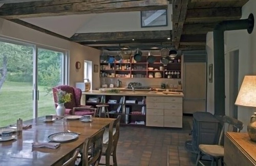 Barnard House | Barnard Lodge: Restored and Spacious 1795 Cape Home -