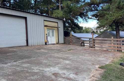 Jasper Apartment | Barndominium along Angelina River near Lake Sam Rayburn great for Sportsmen