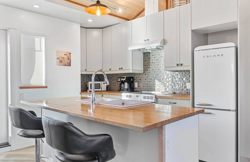 Pitt Meadows Other | Barndominium Scenic 5 Acre Farm on the Pitt River