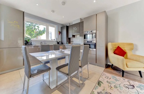 High Barnet House | Barnet's Hidden Gem - Your Dream Stay