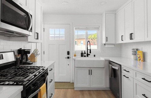 Logan Heights House | Barrio Casita · Barrio Casita - 2Bd, Central, Parking, EV Charging
