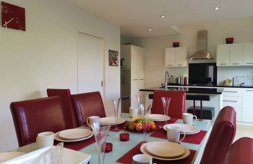 Riccarton House | Bartlett By The Park - Location and Comfort Last minute specials