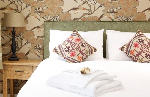 Lychpit Hotel | Bartons Mill Pub and Dining