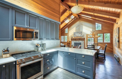 Black Butte Ranch House | Basecamp at Black Butte-FREE Lift Tickets