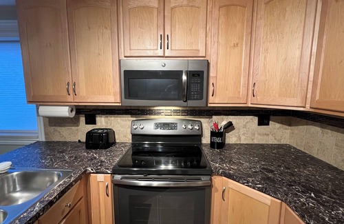 Pleasant View Apartment | Basement Family Studio for 5 with Hot Tub