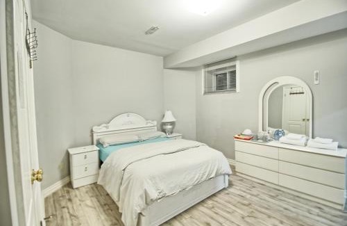 Thornhill House | Basement large Room with Private Bathroom and Free Parking