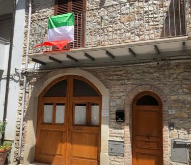 Basico House | Basicò un balcone sul mare-Casa I CARRUGGI- Case vacanza Sicilia&Toscana-