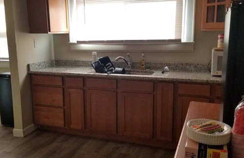 Dunbar House | Basics on a Budget, King, 55in smart TV, Wifi,Pets