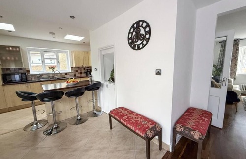 Farnborough and Crofton Apartment | Bassetts House - Mins to Central London