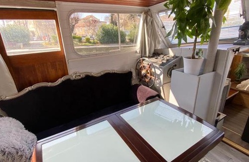 Anatole France Boat Rental | Bateau Fellowship