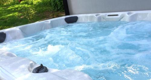 Berkeley Springs House | Bath House Cabin - Hot tub, Sauna, 2 King suites