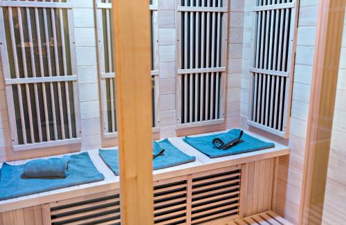 Berkeley Springs House | Bath House Cabin - Hot tub, Sauna, 2 King suites