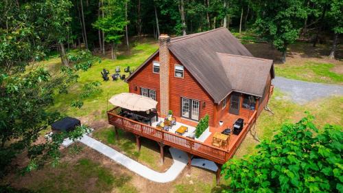 Berkeley Springs House | Bath House Cabin - Hot tub, Sauna, 2 King suites