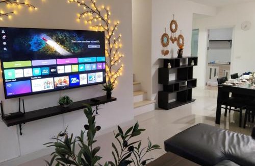 Thep Kasattri House | Bathtub Romantic 2 Storey House