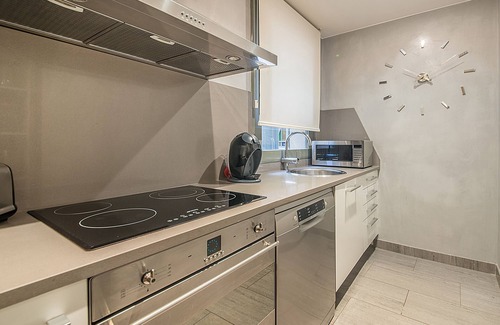 Eixample Apartment | Batlló Luxury Apartment, king size bed, high speed Wifi, city center