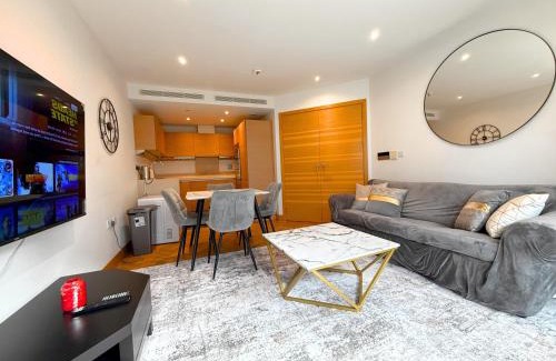 Queenstown Apartment | Battersea Power Station 2Bed 2Bath, Riverside Balcony Terrace, AC, 1000MB internet speed