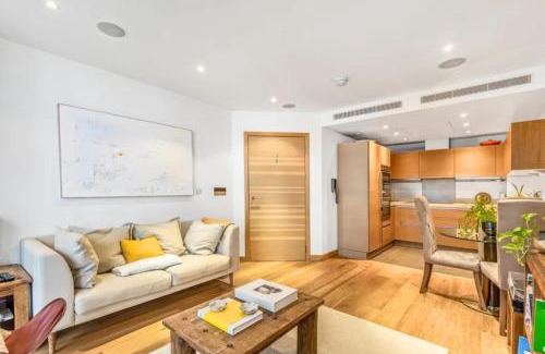Queenstown Apartment | Battersea Power Station 2Bed 2Bath, Riverside Balcony Terrace, AC, 1000MB internet speed